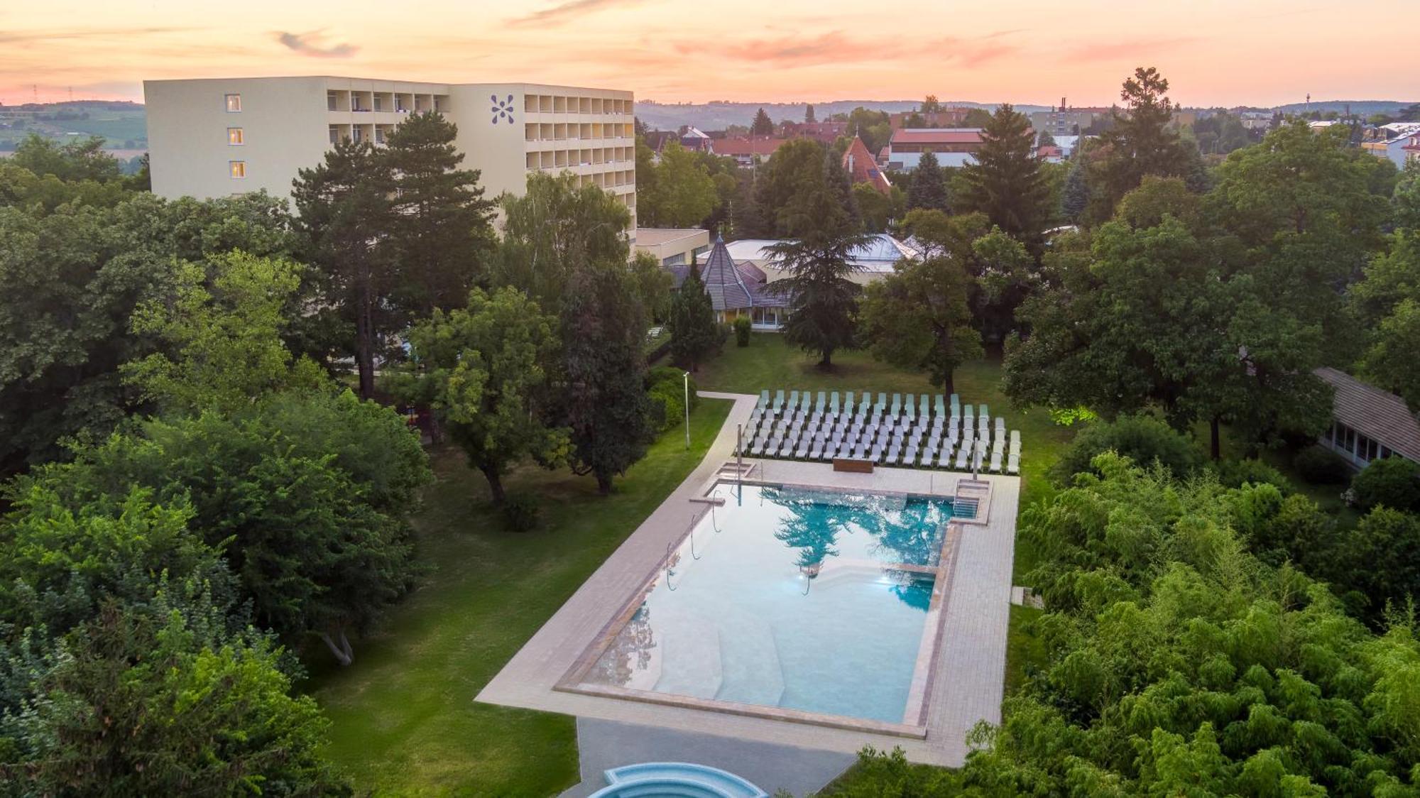 Hunguest Helios Heviz Hotel Exterior photo