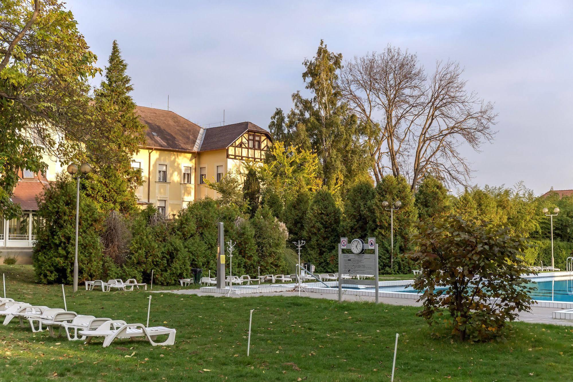 Hunguest Helios Heviz Hotel Exterior photo